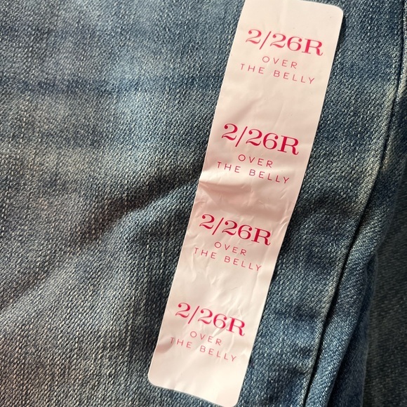 NWT Medium Wash Over Belly Maternity Jeggings - Picture 9 of 9